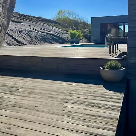 Exclusive With Pool, Coastal Rocks & Privacy Hvasser