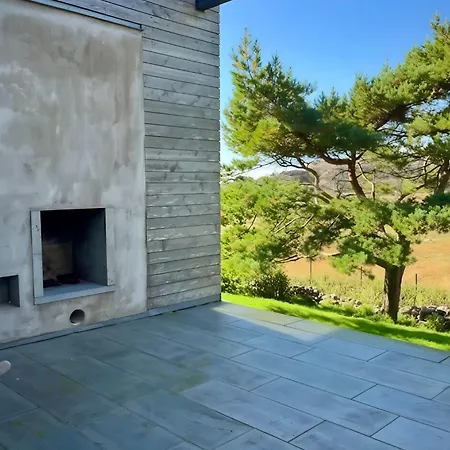 Exclusive With Pool, Coastal Rocks & Privacy * Hvasser
